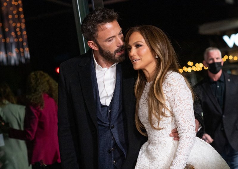 To se zove podrška: Ben Affleck bodrio Jennifer Lopez iz publike, a društvo su mu pravili sin i Emma Anthony