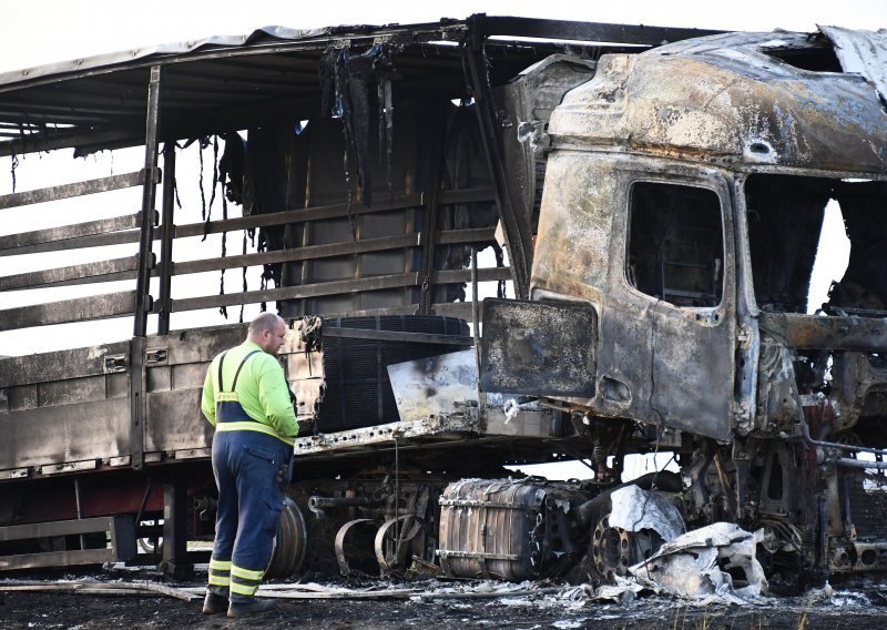 Na A3 blizu Nove Gradiške zapalio se teretnjak, nema ozlijeđenih