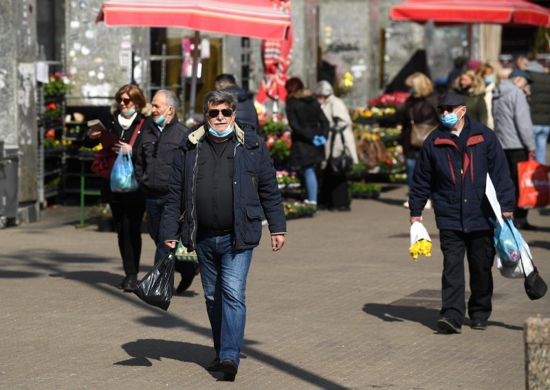 U Hrvatskoj 903 novozaražena, 15 preminulih od posljedica covida