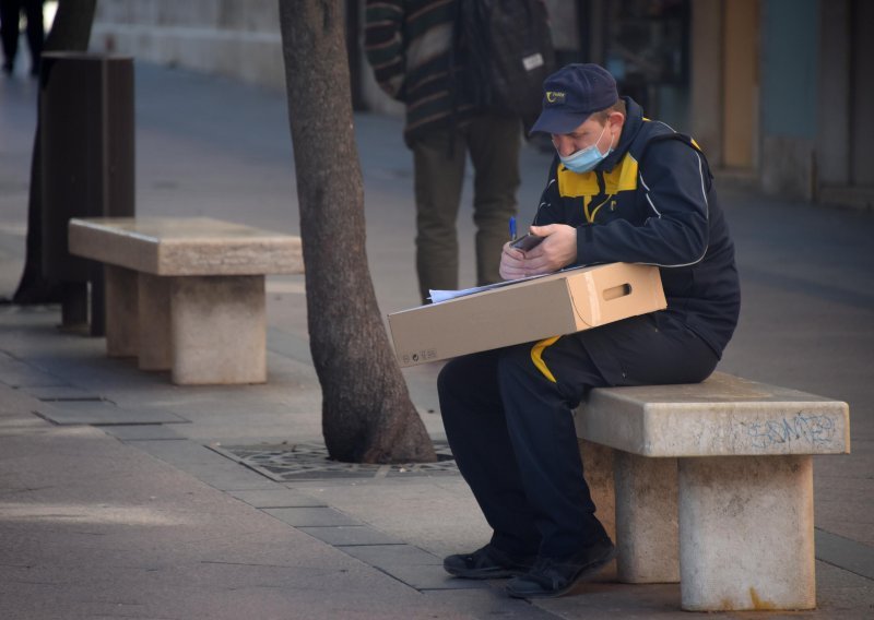 Građanima pukao film i prijavili poštare HAKOM-u: 'Bila sam kod kuće, ali nije mi uručio pošiljku već je odmah ostavio obavijest!'