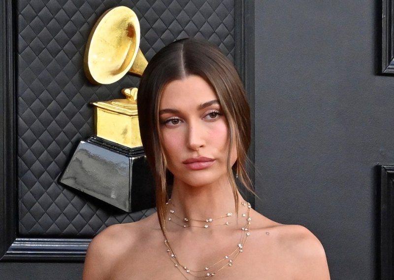 Hailey Bieber povukla se s modnih pista, a razlog je dosta traumatičan