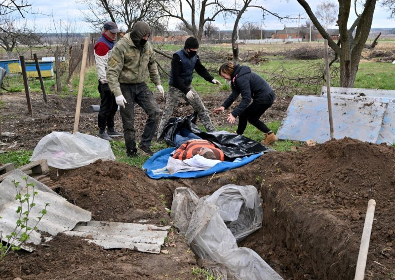 Ustrijeljeni i ostavljeni na ulici u Buči: Četiri smrti u Ulici jabuka, jedan od poginulih bio je iz Rusije