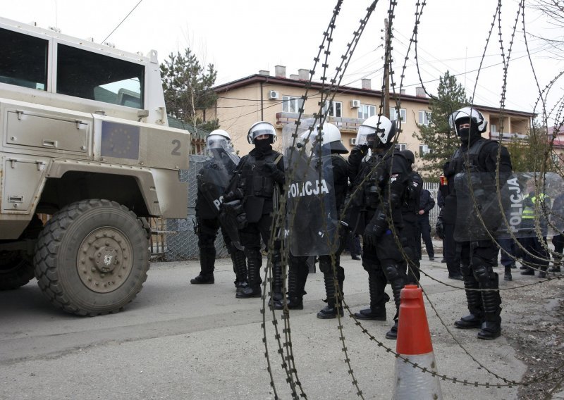 Kosovars and Serbs pelt each other with stones on Ibar bridge