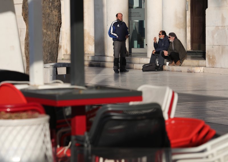 Voda za 24 kune, a domaća podrigušica od piva 45! Alo! Čekajte samo dok stranci izračunaju koliko ih košta runda za cijelu obitelj...