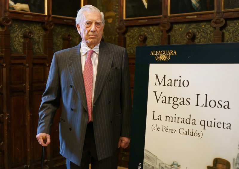 Književni nobelovac Vargas Llosa završio u bolnici zbog covida