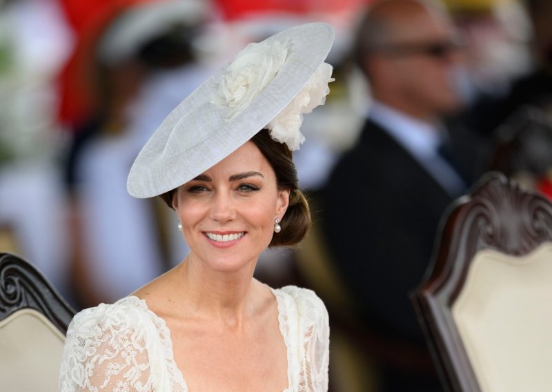 Kate Middleton za kraljičin jubilej priprema modno iznenađenje, a ova dizajnerica u tome bi joj mogla pomoći