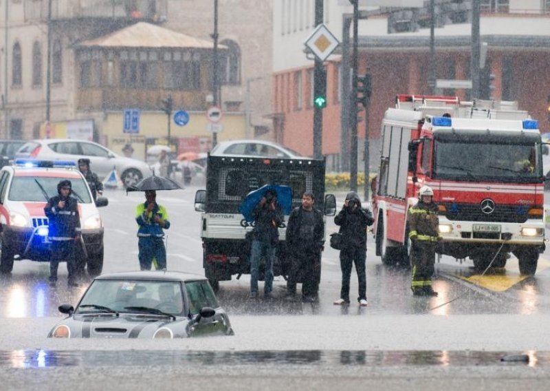 U Sloveniji do 240 litara po m2, u Italiji četvero mrtvih