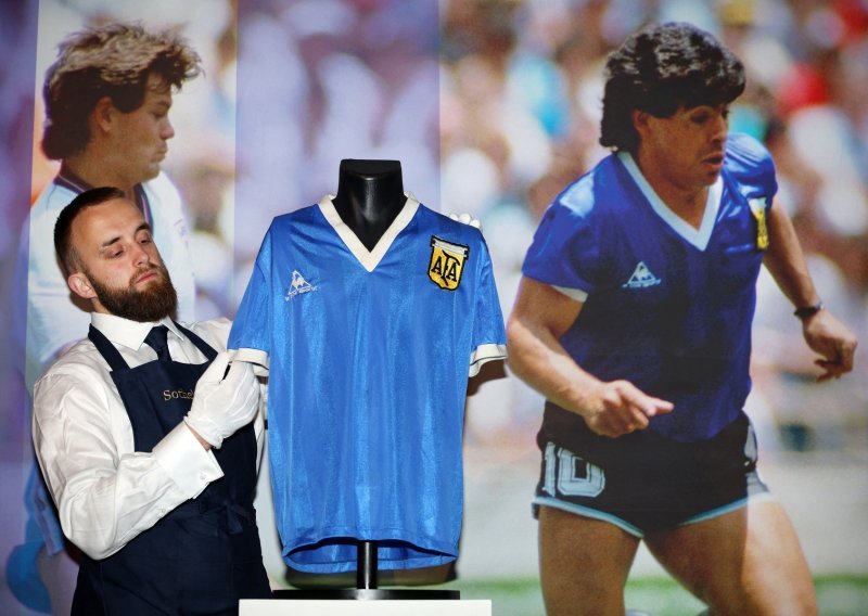 Maradonin dres u kojem je zabio gol 'Božjom rukom' prodan za nevjerojatan iznos; srušena su dva rekorda u svijetu sporta