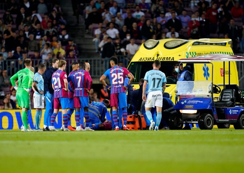 Sudar glavama igrača Barce ostavio u drugom planu nogomet. Araujo je nastavio s igrom, a onda se odjednom srušio... Prebačen je u bolnicu