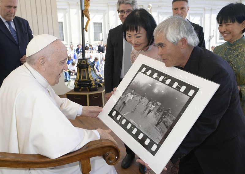 Vijetnamski fotograf dao Papi jednu od najpoznatijih i najupečatljivijih fotografija vijesti 20. stoljeća