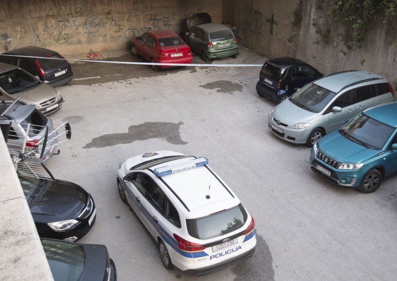 U garaži Split 3 izgorio auto, drugi oštećen