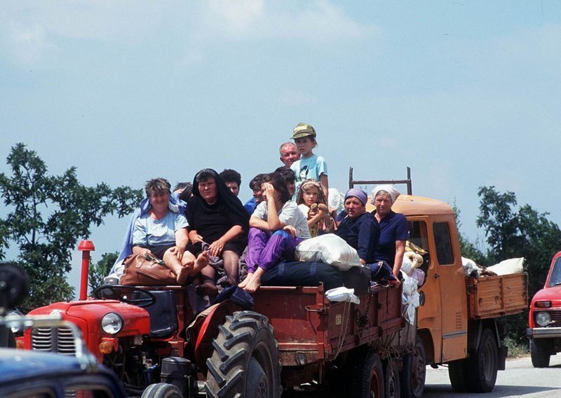 Srbija tuguje s obiteljima poginulih u Oluji