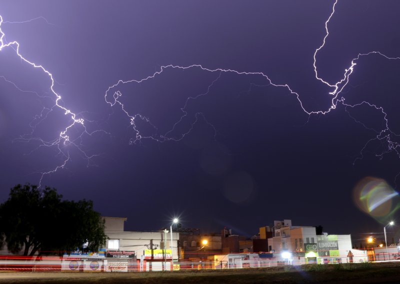 U olujama u Kanadi poginulo osam ljudi, pola milijuna bez struje