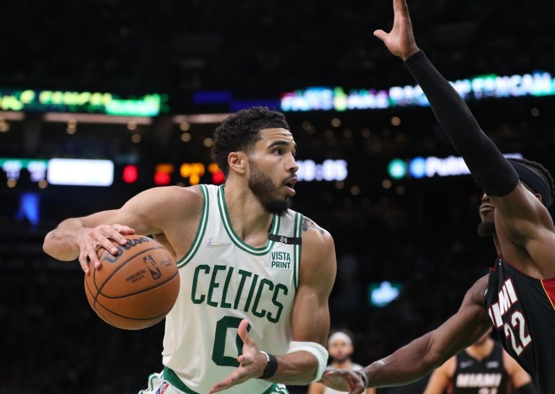 Jayson Tatum vodio Boston do uvjerljive pobjede protiv Miamija; vodi se velika borba za NBA finale i sve vodi prema jednom