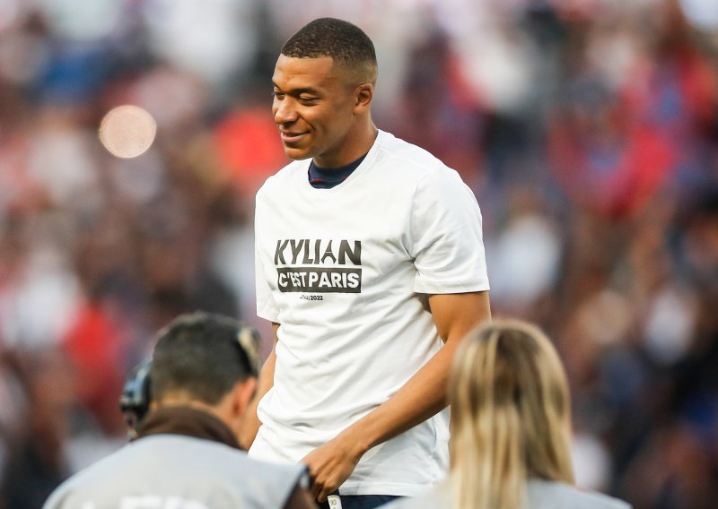 Francuski napadač Kylian Mbappe sve više gubi na popularnosti: Pregovarao sam i s njima, jer moja mama voli crvenu boju