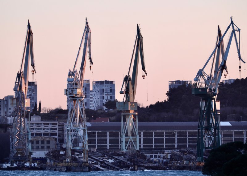 Nekim radnicima u Brodosplitu umjesto plaće isplaćene pozajmice uz kamatu; sindikalisti: teško je reći tko je dobio plaću, a tko nije