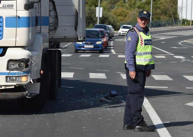 U Senju ulovljen recidivist: Uporno vozi iako mu je trajno poništena vozačka, sad mu je policija oduzela kamion