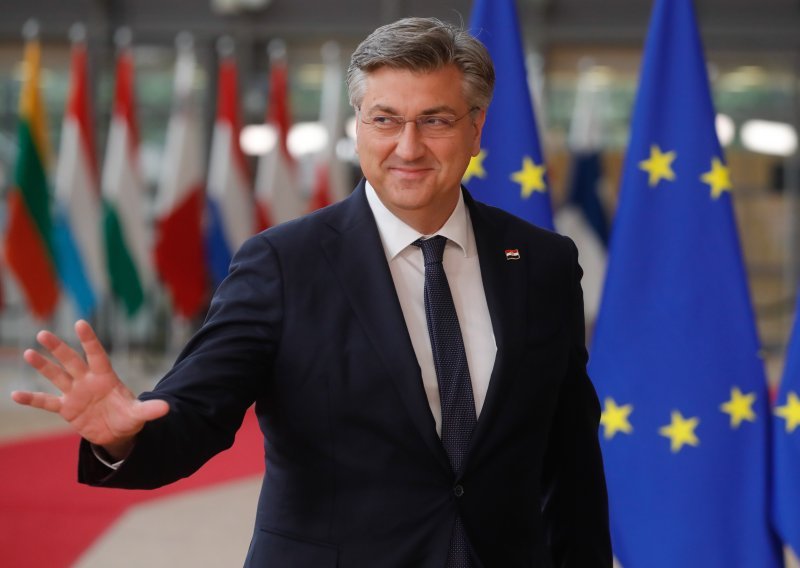 Plenković s kongresa stranke: Ukrajina zaslužuje status kandidata za EU