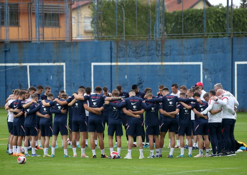 Trening hrvatske nogometne reprezentacije u Zagrebu započeo tužnom scenom