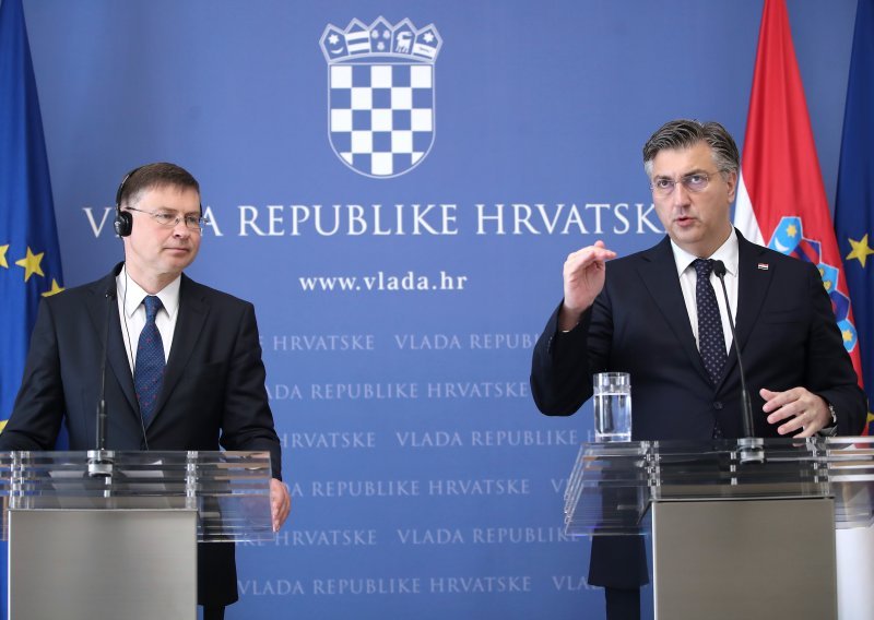 [FOTO/VIDEO] Plenković: Oko uvođenja eura ne smije biti lovaca u mutnom, a ako ih bude, treba ih javno prozvati