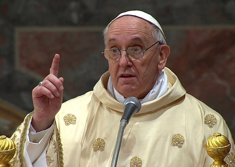 Papa Franjo ušutkava američke redovnice