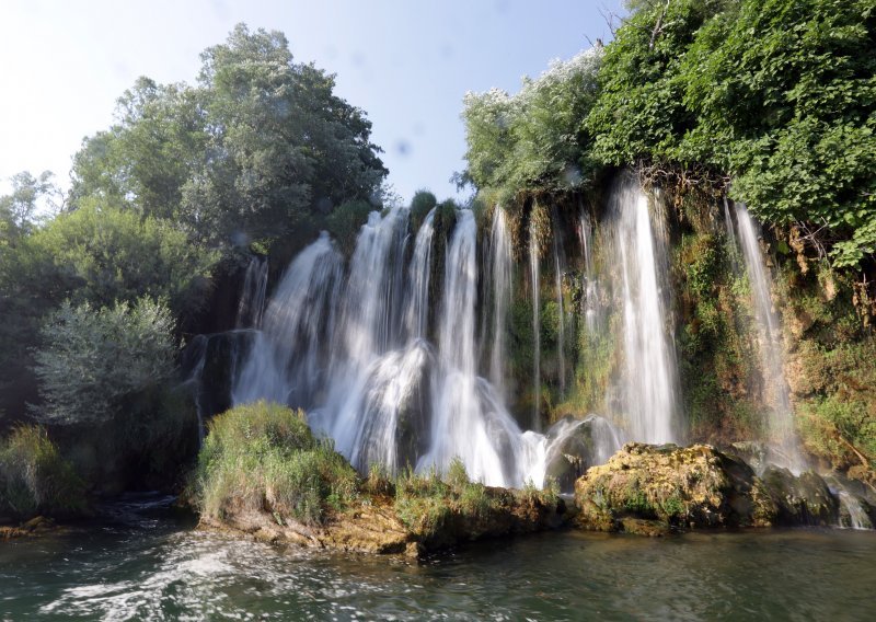 HEP mora platiti 1,2 milijuna kuna zbog uništavanja sedrenih barijera i ugibanja ribe u Nacionalnom parku Krka