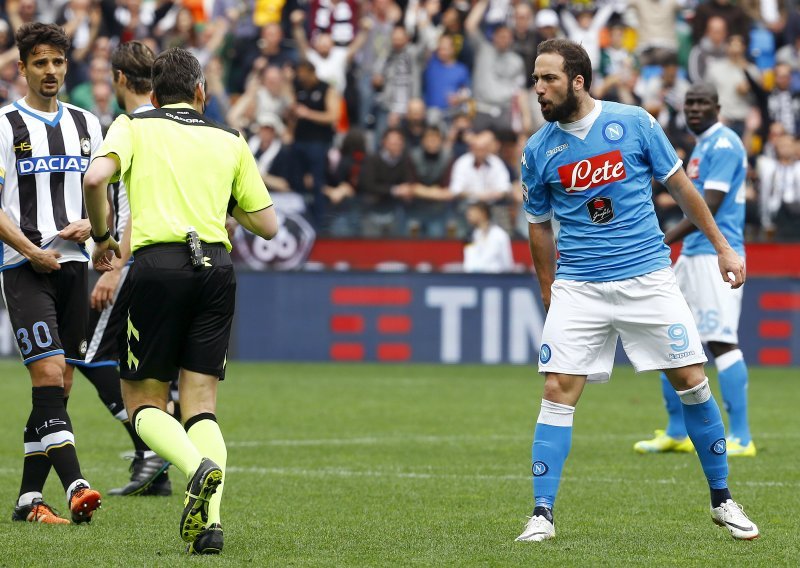 Poraz Napolija, pomračenje Higuaina. Riješena Serie A?