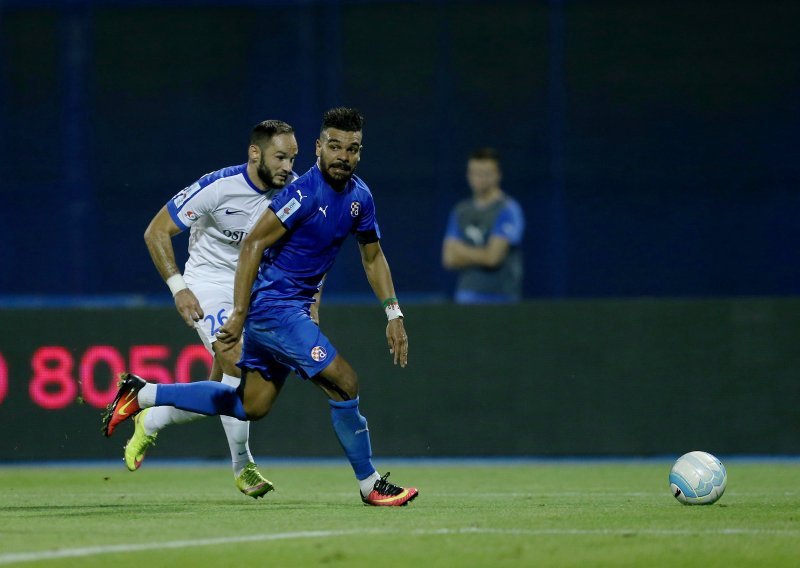 Dinamo ima 2:0; vratar Osijeka primio komičan gol kakav se rijetko viđa