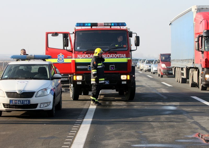 Teška nesreća u Srbiji: Prevrnuo se autobus s radnicima, ima poginulih