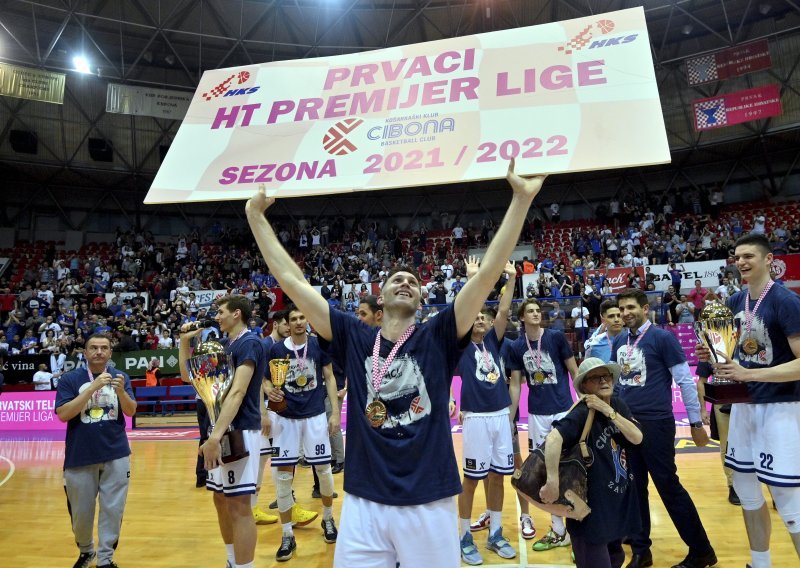 [FOTO] Cibona u dramatičnoj završnici do naslova prvaka i velikog slavlja u prepunoj dvorani Dražena Petrovića