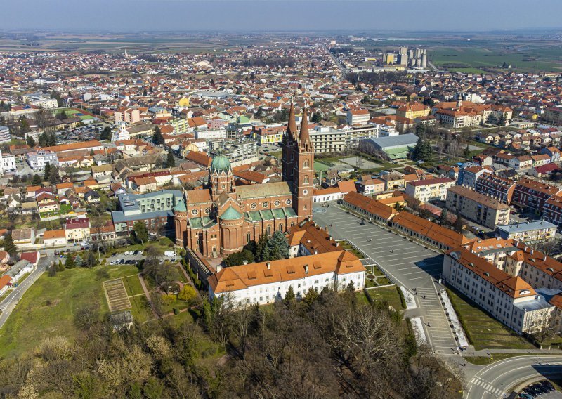 U Đakovu komemoracija i vijenci za žrtve holokausta