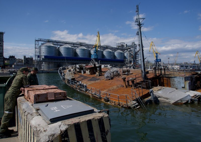 Ruski brod potonuo na putu do Zmijskog otoka nakon ukrajinskog napada, pogođen raketom dostavljenom iz Danske