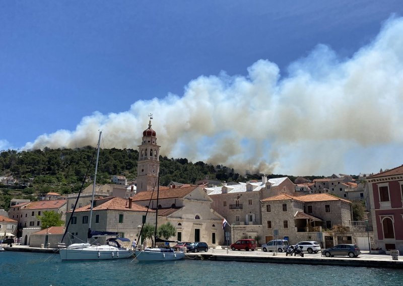 Požar na Braču pod kontrolom, na Hvaru lokaliziran