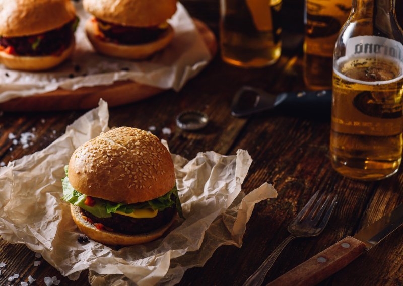 Nema piva u bocama, luka, salate, pa čak ni kokica: Zbog poremećaja u opskrbi McDonald's morao obustaviti prodaju krumpirića