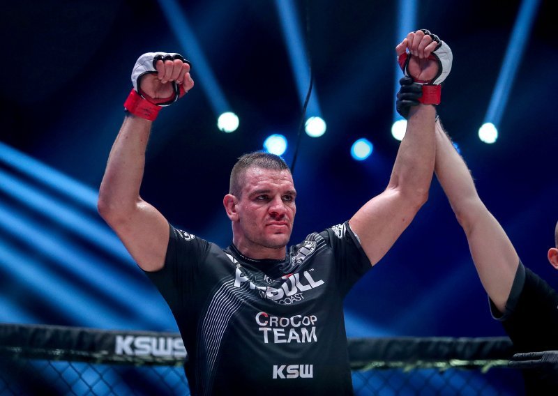 Amerikanac Shelton Anti Deliji glavom razbio nos, to je sve što je mogao! Najbolji hrvatski MMA teškaš upisao petu pobjedu u karijeri