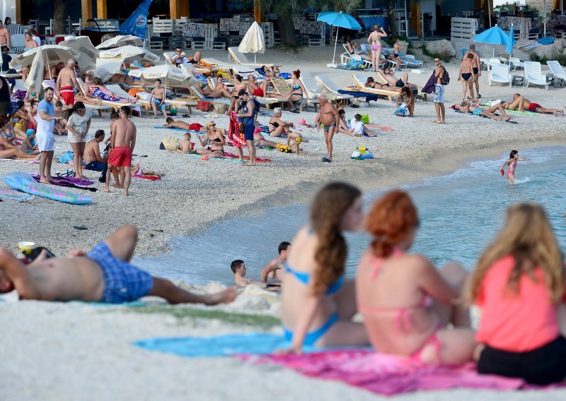 Ženu nasred plaže u Splitu ugrizla zmija: 'Bilo je jako puno krvi. Noga mi je užasno otekla!'