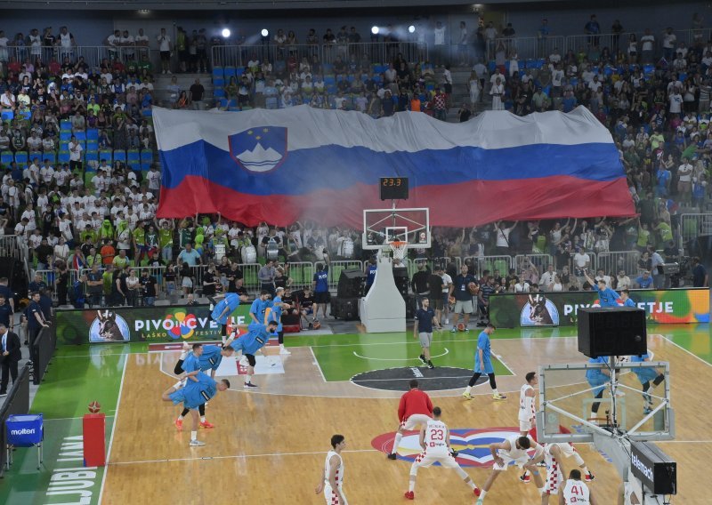 [FOTO] Slovenci zvižducima dočekali hrvatske košarkaše, ali drugačije nismo ni očekivali