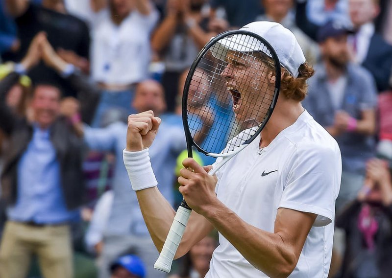 Jannik Sinner izbacio je Carlosa Alcaraza, a u četvrtfinale Wimbledona probili su se i Goffin i Norrie