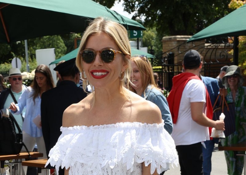 Britanska miljenica Sienna Miller ima kolekciju kupaćih kostima koja će zapeti za oko svim ljubiteljicama minimalizma