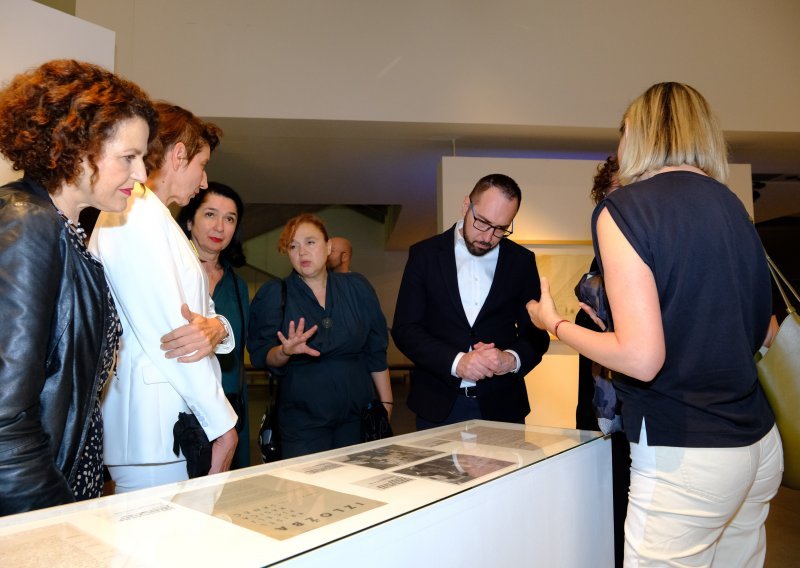 Gradonačelnik Tomašević otvorio izložbu u Muzeju suvremene umjetnosti