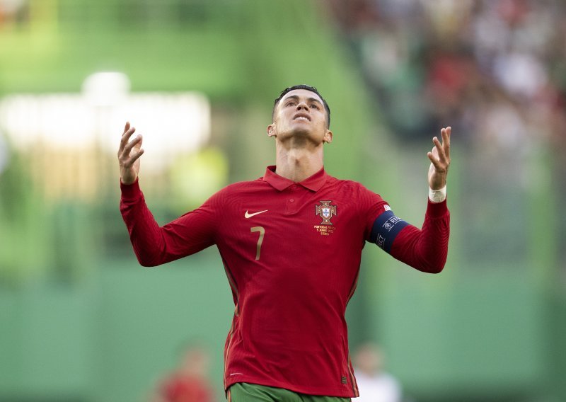 Svi su pričali kakav je Cristiano Ronaldo profesionalac, ali sada bi mogli promijeniti mišljenje; ovako tražiti izlaz iz kluba?!