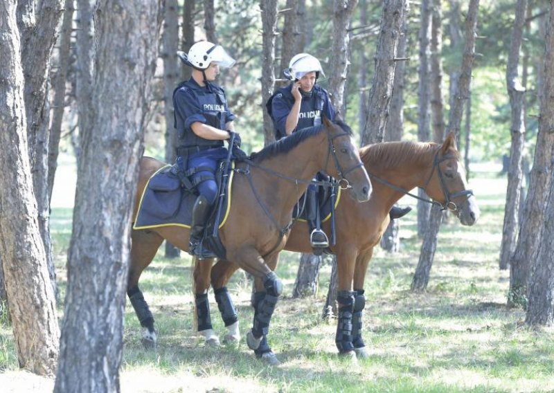 Policija na nogama dok su igrači Hrvatske bili u šetnji ušćem!