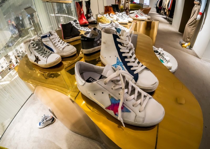 Golden Goose sad ima novu taktiku: Kako je šminkerski brend poznat po iznošenim tenisicama odlučio vratiti postolare u modu