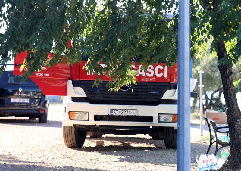 Novi požar u Šibensko-kninskoj županiji, na terenu veći broj vatrogasaca