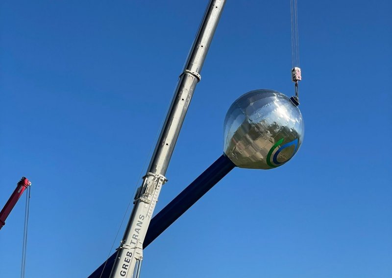 Zagrebačka županija dobija novu vodoopskrbnu mrežu, postavljen 40 tona težak vodotoranj Gornjak