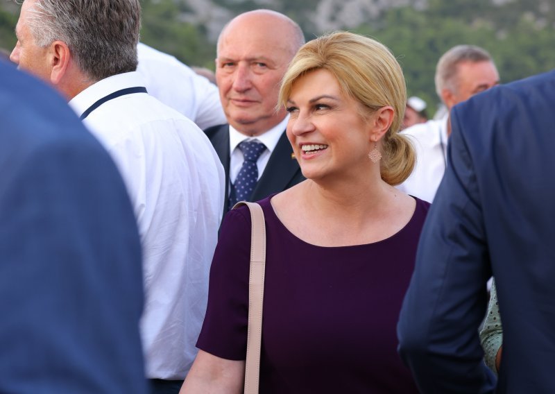 Kolinda Grabar Kitarović osvanula s hit torbicom za kojom žude modne ovisnice