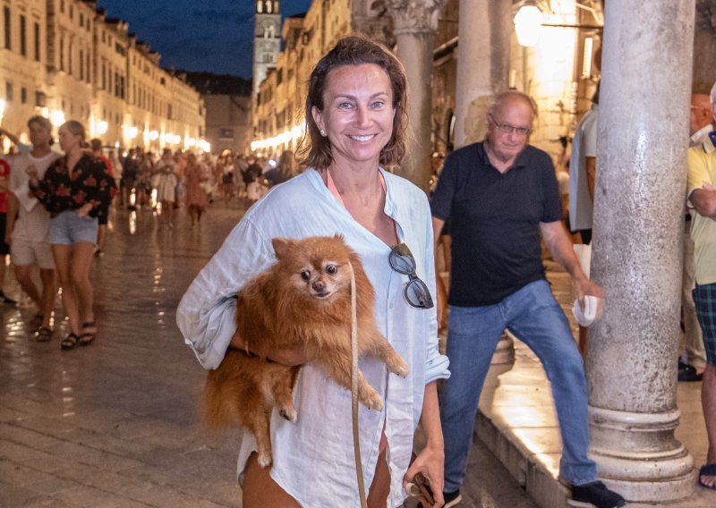 Svi na more, ona u planine na snijeg: Iva Majoli u zanimljivom društvu uživa na skijanju