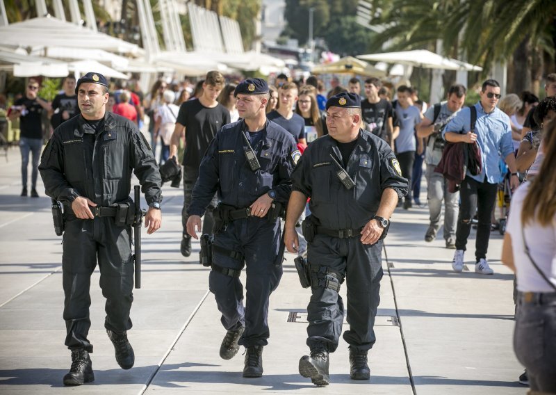 Policija upozorava: Lažna medicinska sestra vara starce po Splitu