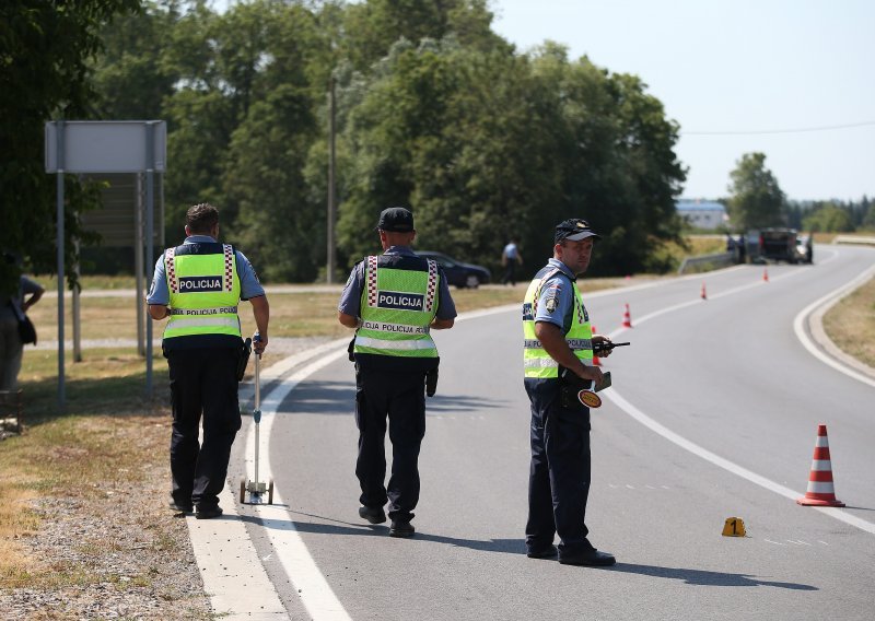 Vozač teretnog vozila poginuo u Mokricama