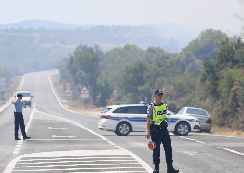 Zbog prometnih nesreća obustavljen promet na dvjema dionicama Jadranske magistrale